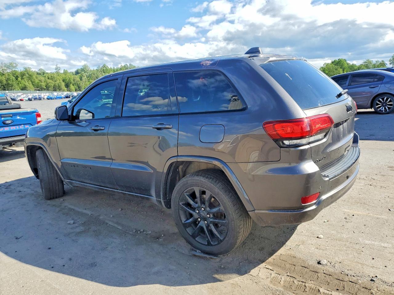2018 Jeep Grand Cherokee Laredo - Image 2