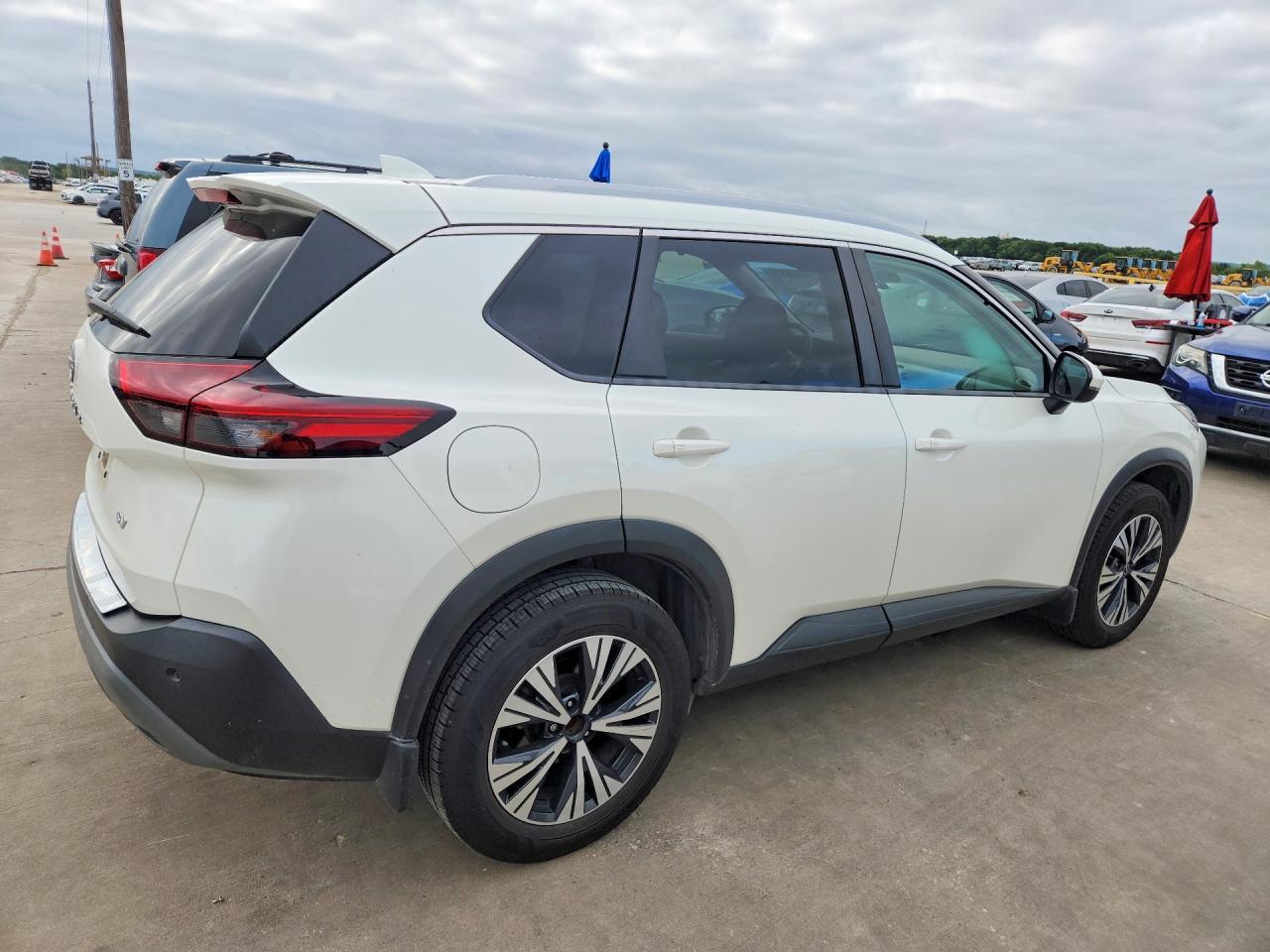 2022 Nissan Rogue Sv - Image 3