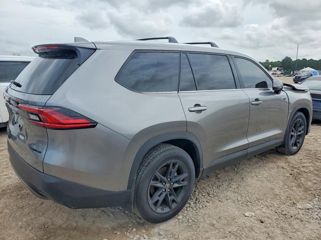 2026 Toyota Grand Highlander Le - Image 3