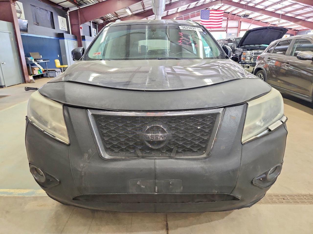 2013 Nissan Pathfinder S - Image 5