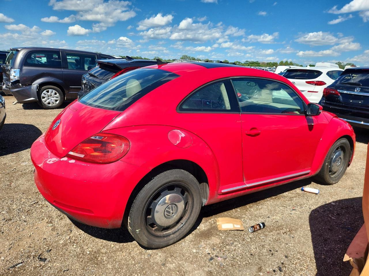 2013 Volkswagen Beetle - Фото 3