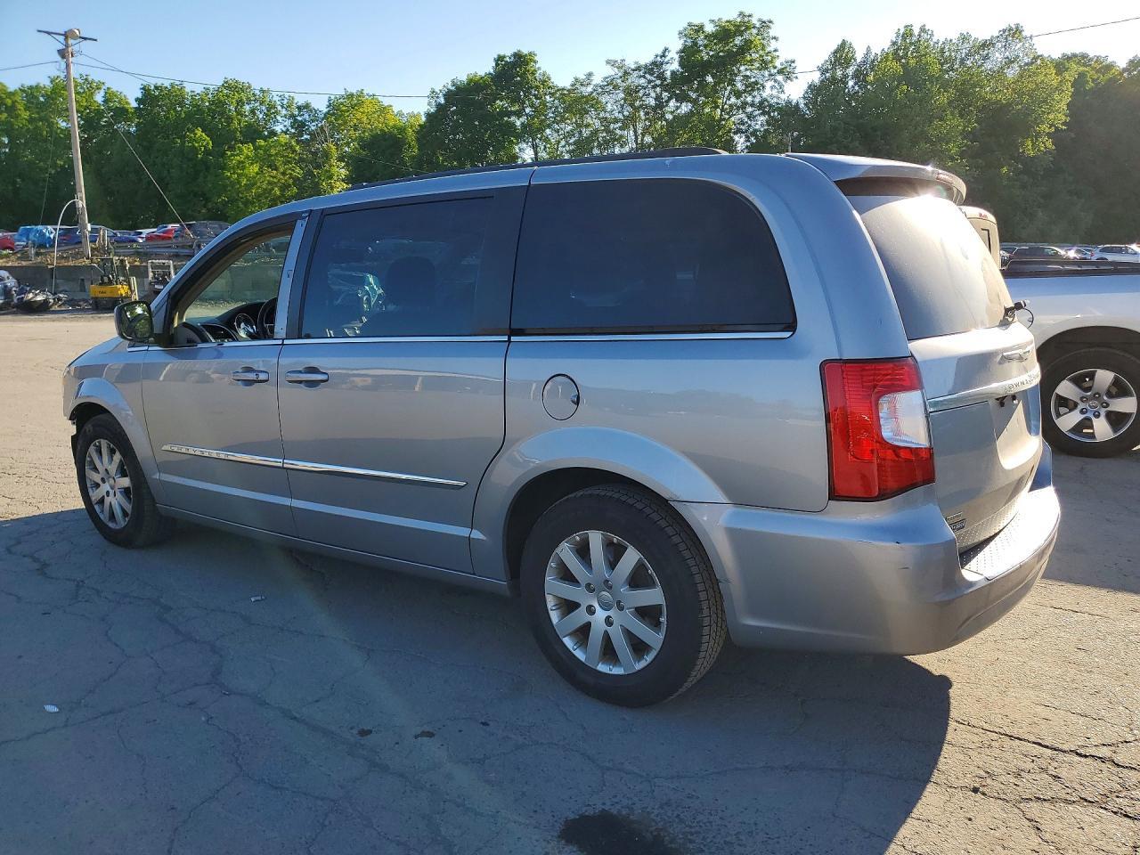 2016 Chrysler Town & Country Touring - Image 2