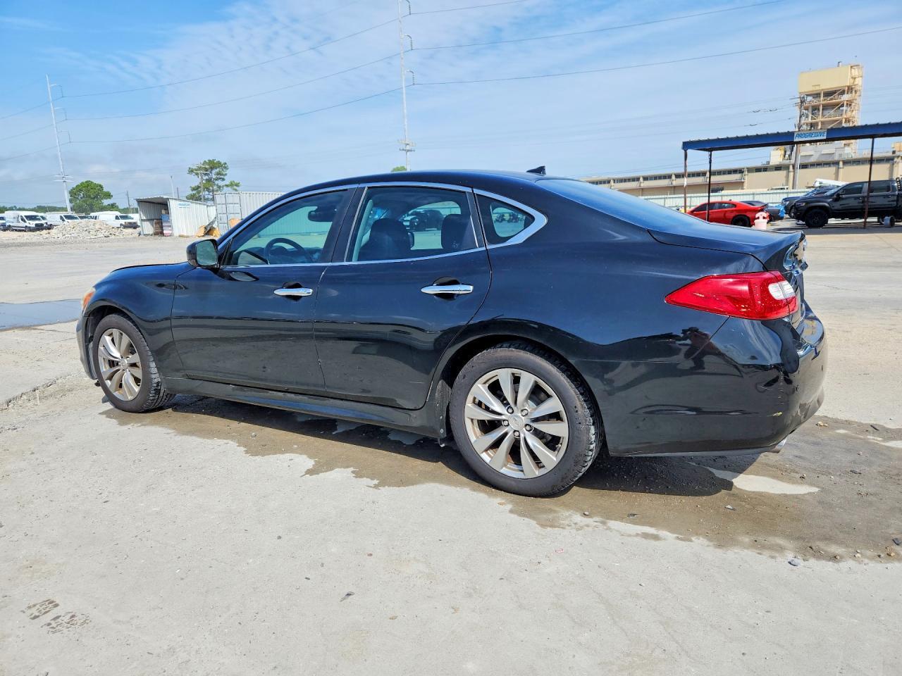 2013 Infiniti M37 Base - Image 2