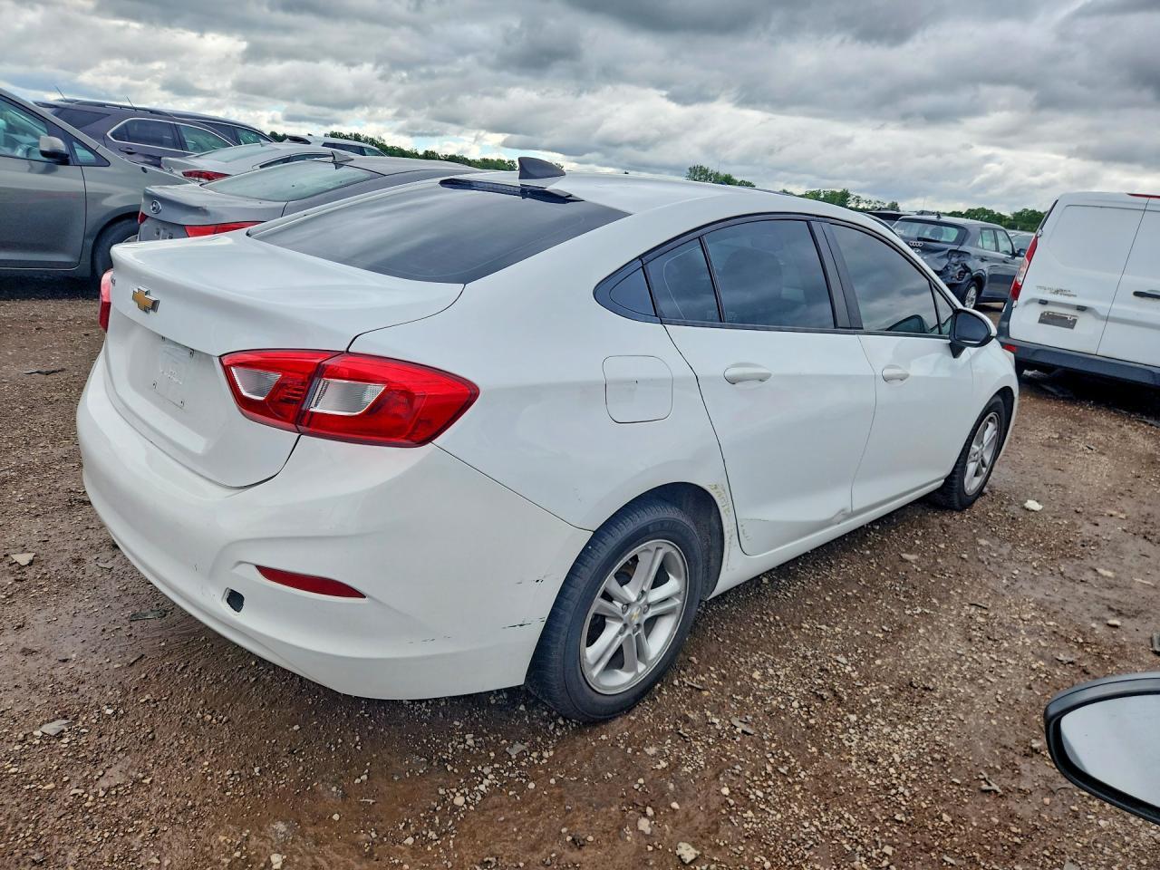 2018 Chevrolet Cruze Ls - Фото 3