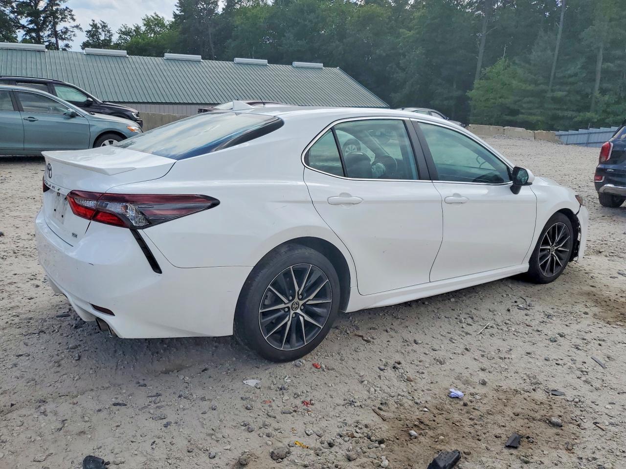 2021 Toyota Camry Se - Image 3