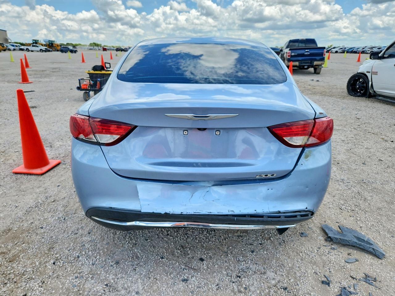 2015 Chrysler 200 Limited - Image 6