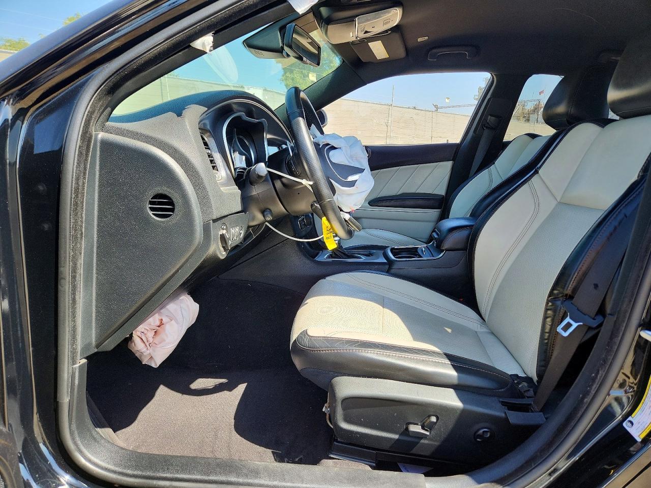 2018 Dodge Charger R - Image 7