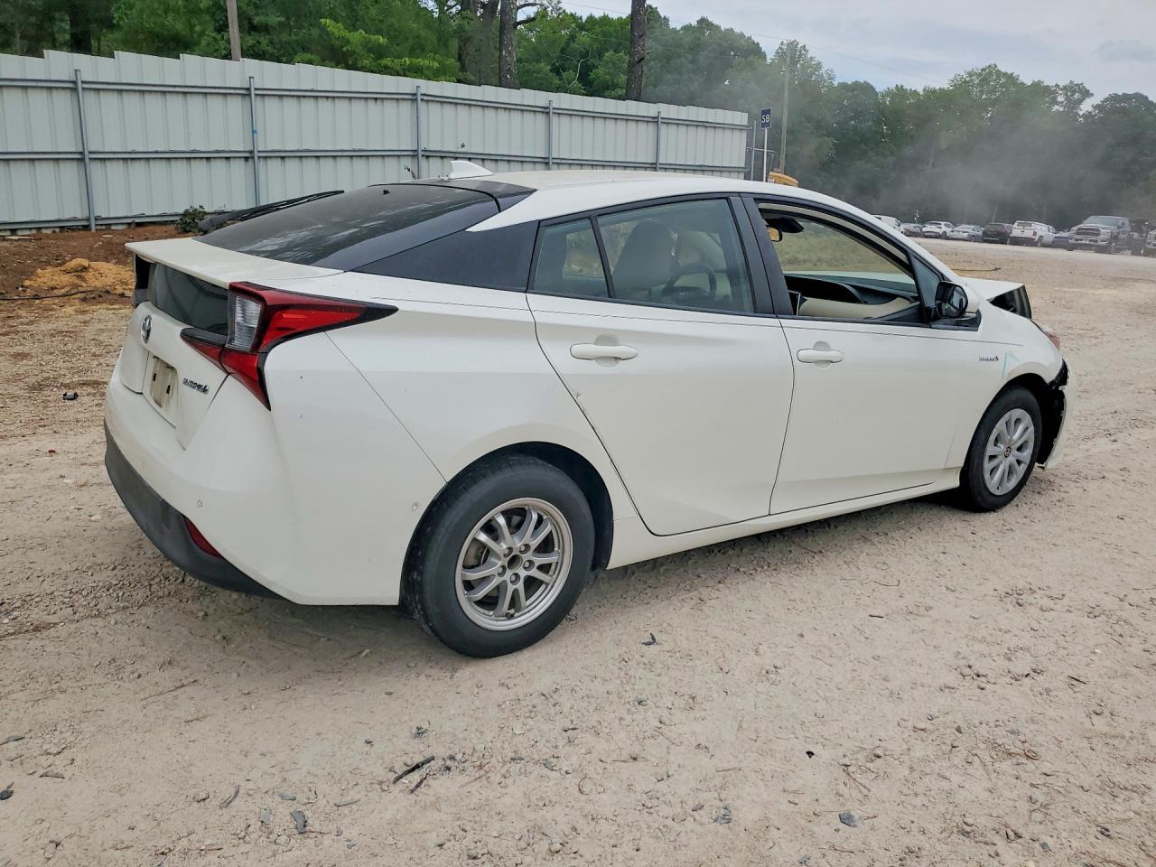 2019 Toyota Prius Le - Image 3