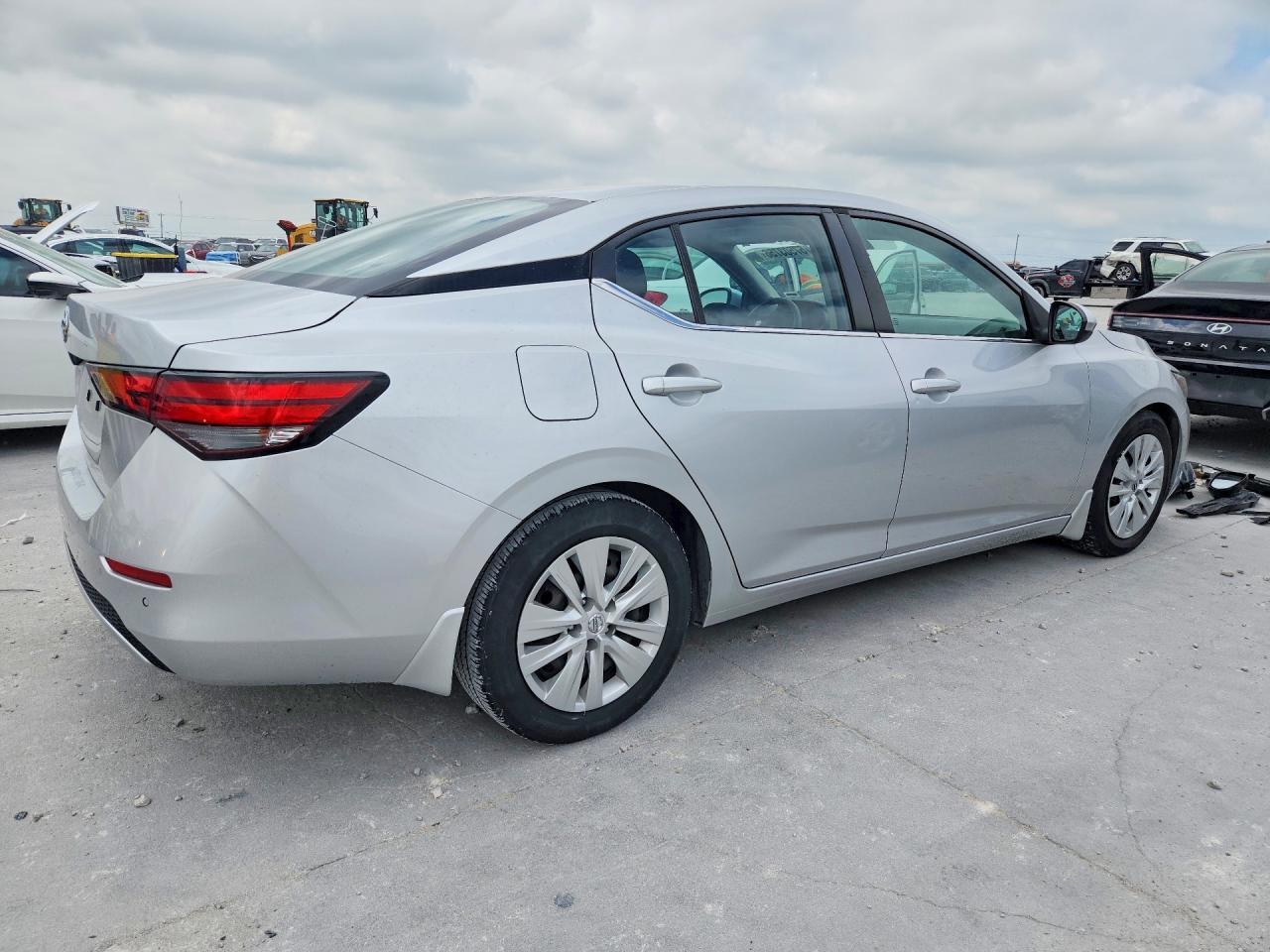 2020 Nissan Sentra S - Фото 3