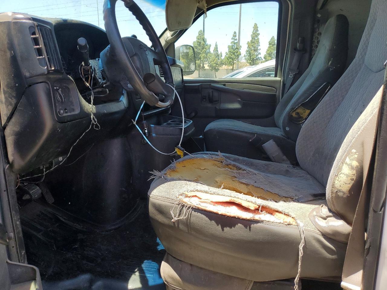 2006 Chevrolet Express 2500 Delivery Van - Image 7
