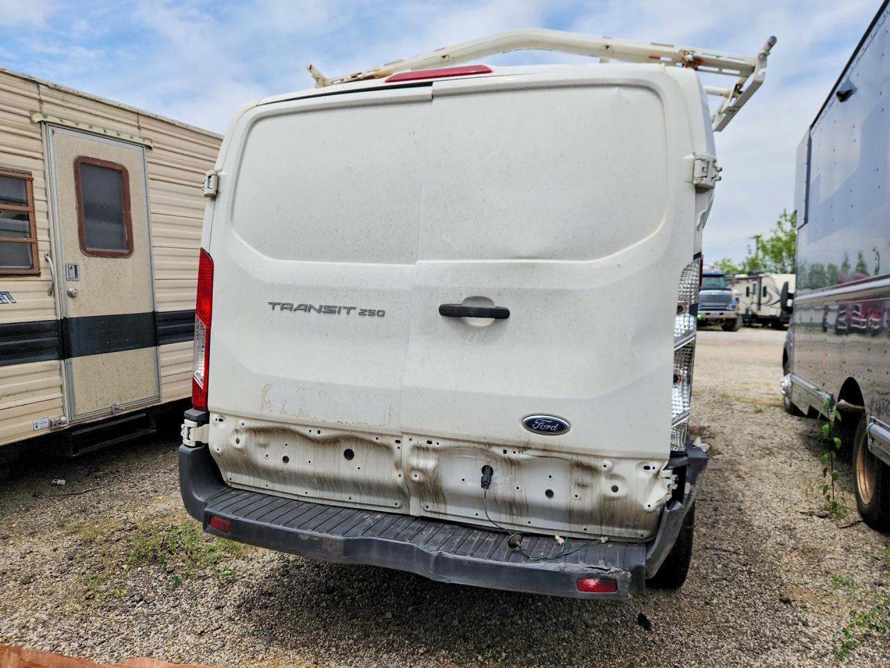 2015 Ford Transit 250 - Delivery Van - Image 6