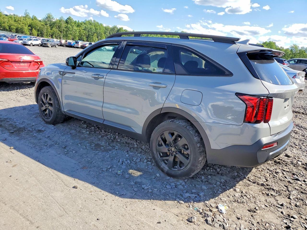 2023 Kia Sorento S - Image 2
