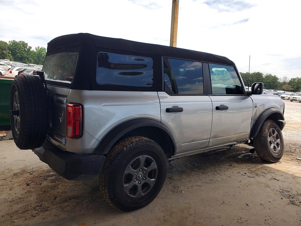 2024 Ford Bronco Big Bend - Image 3