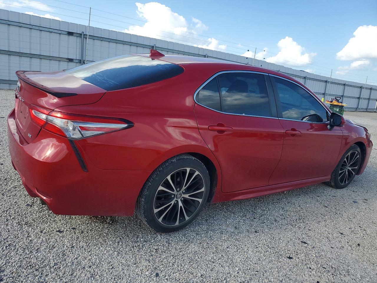 2019 Toyota Camry Se - Image 3