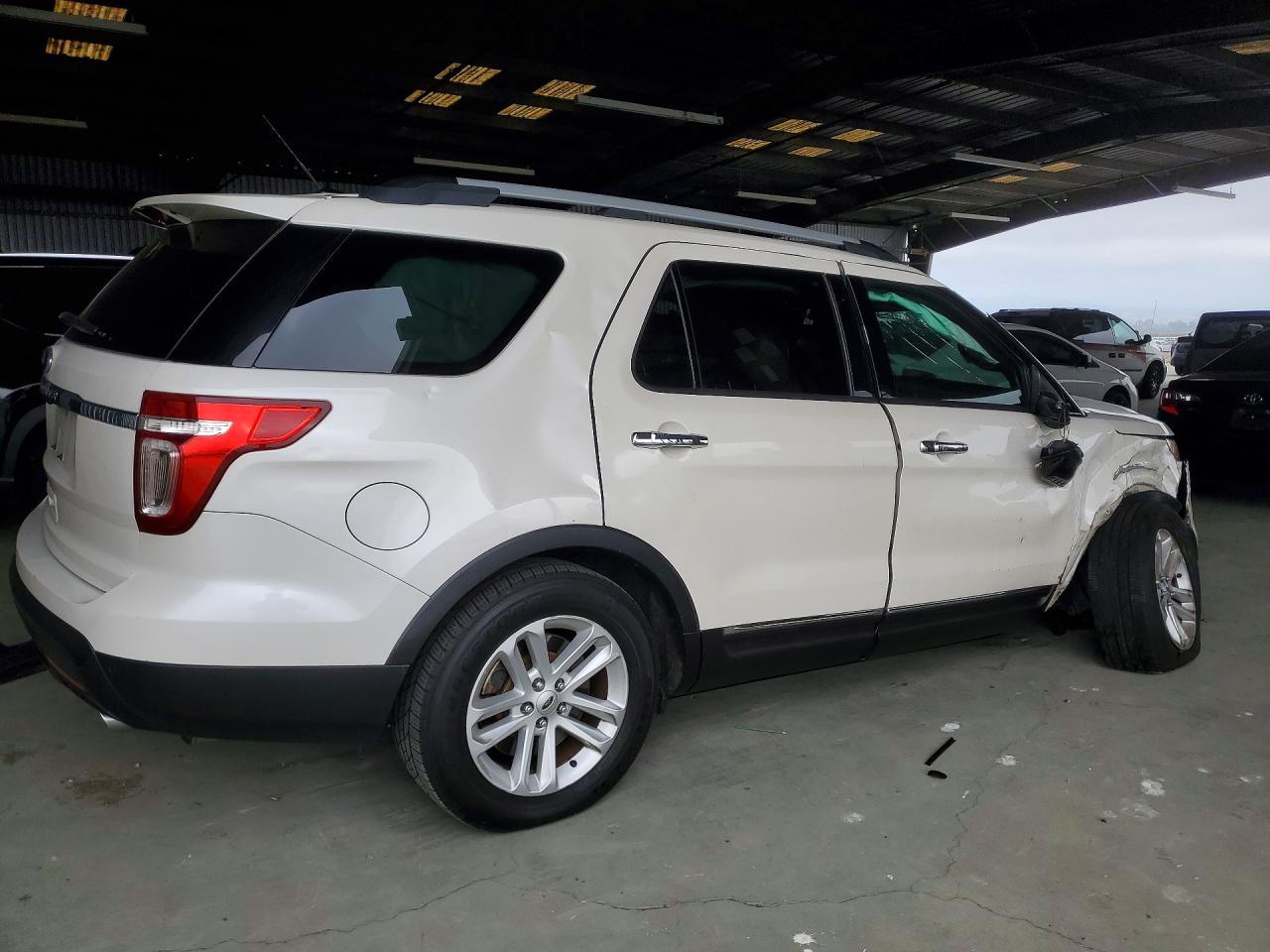 2015 Ford Explorer Xlt - Фото 3