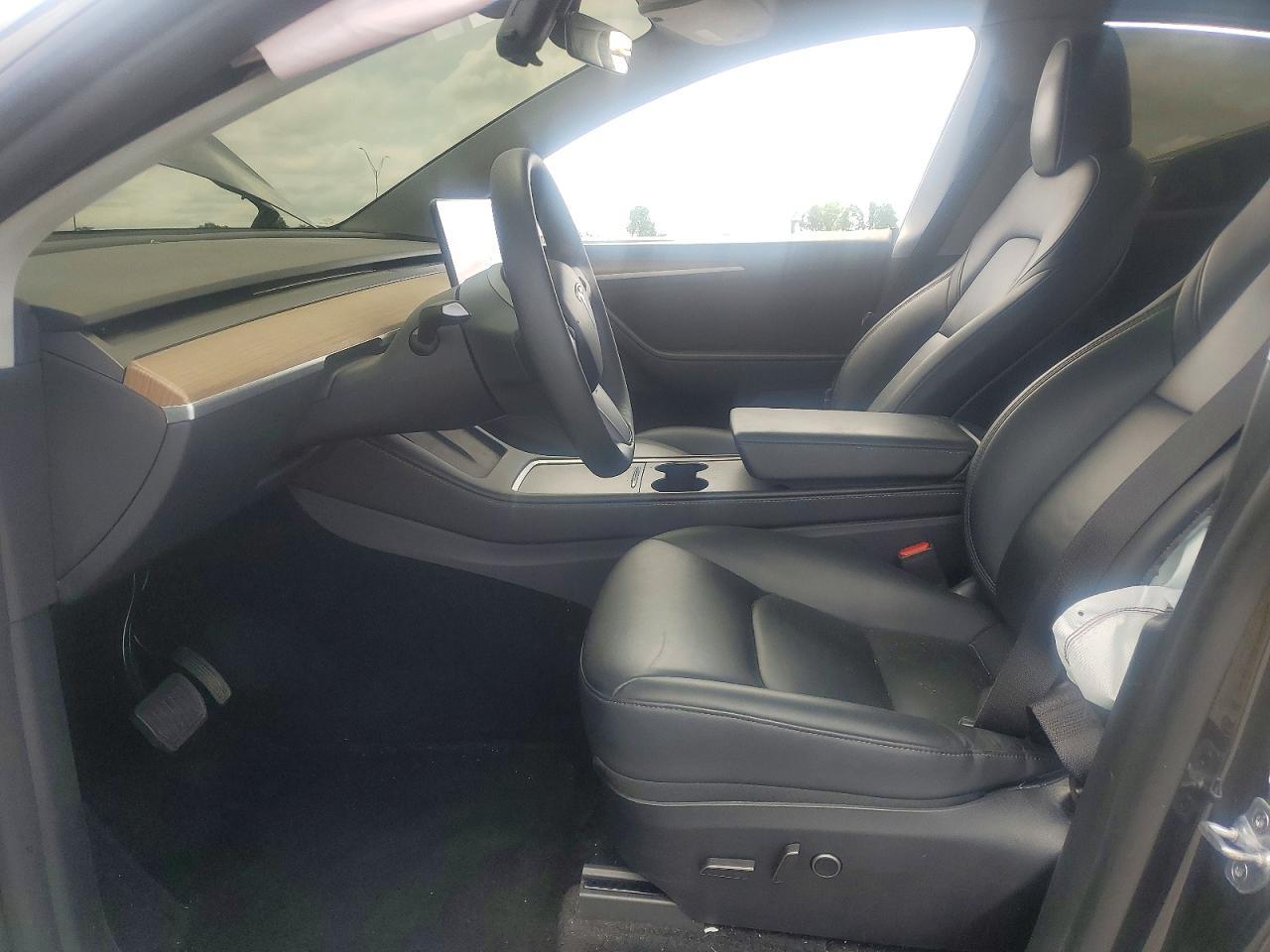 2025 Tesla Model Y - Фото 7