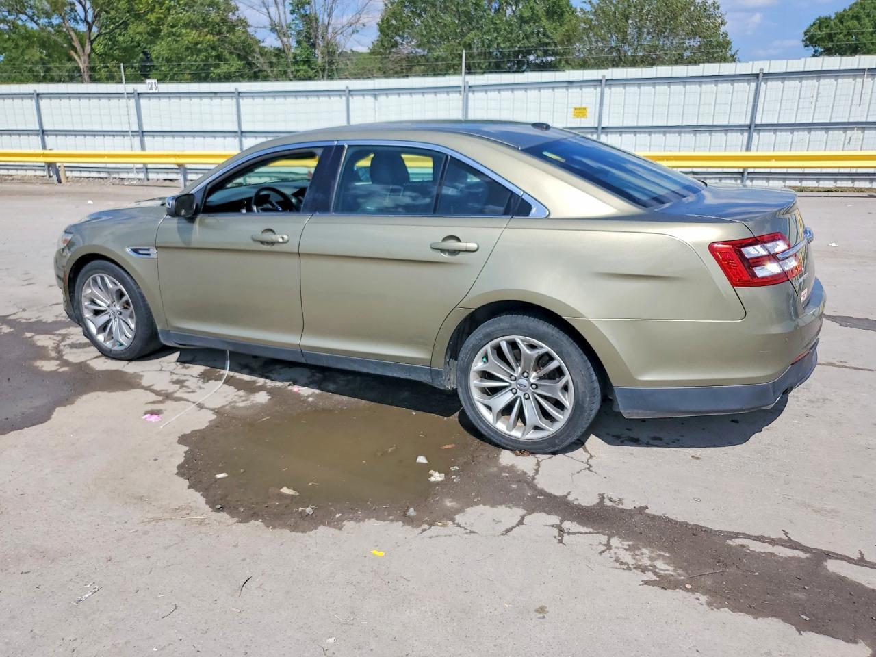 2013 Ford Taurus Limited - Фото 2