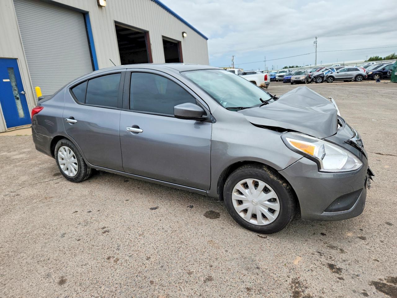 2019 Nissan Versa Sv - Image 4