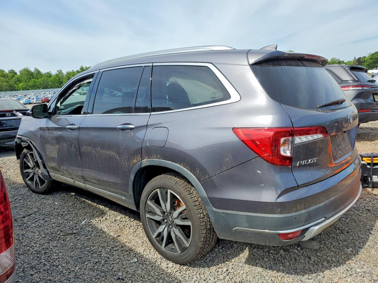 2019 Honda Pilot Elite - Image 2