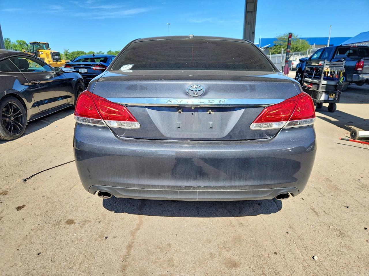 2011 Toyota Avalon Limited - Image 6