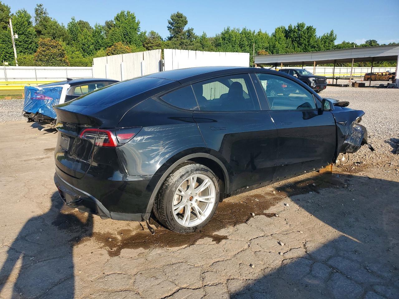 2023 Tesla Model Y - Фото 3