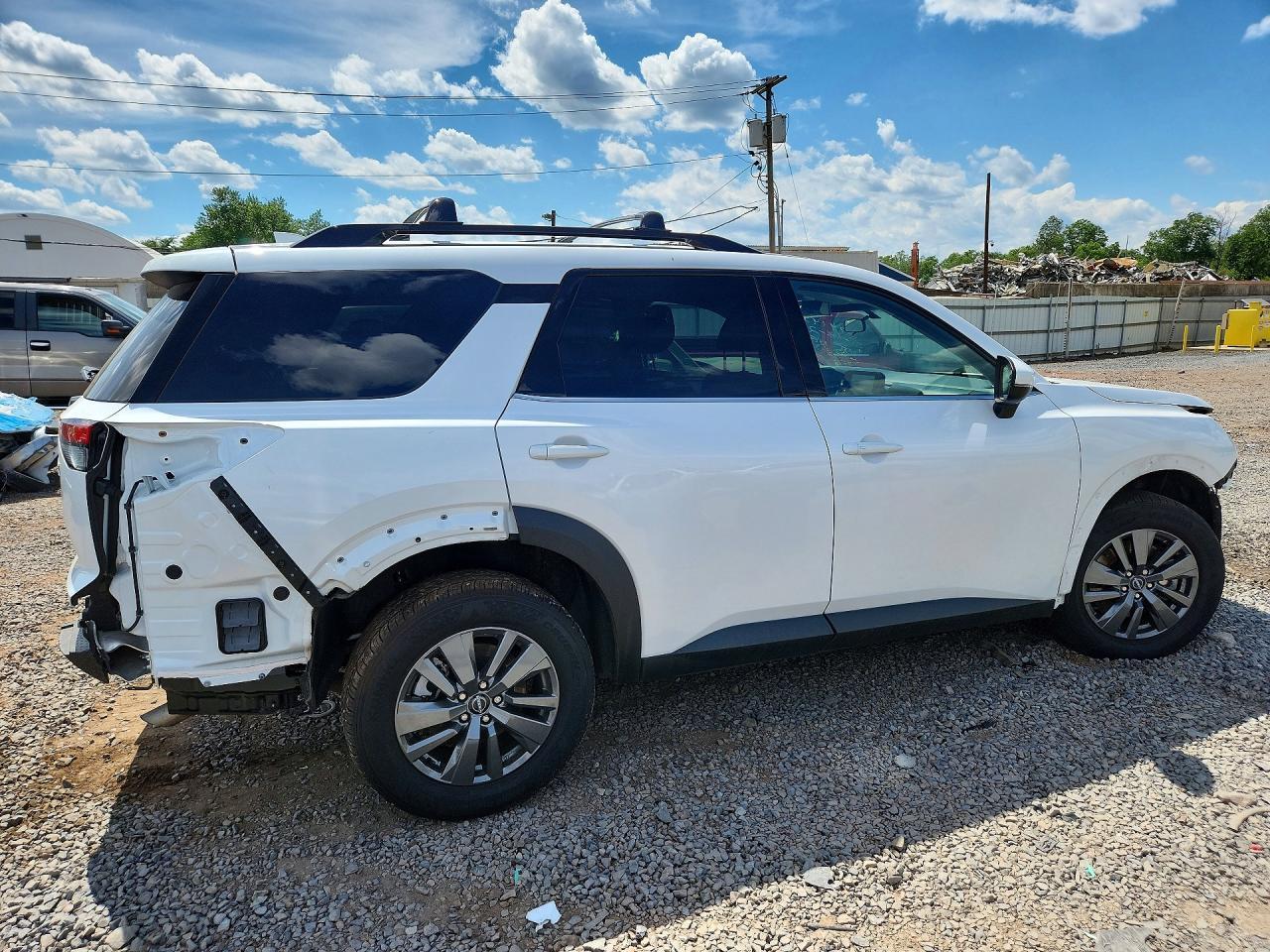 2025 Nissan Pathfinder Sv - Image 3