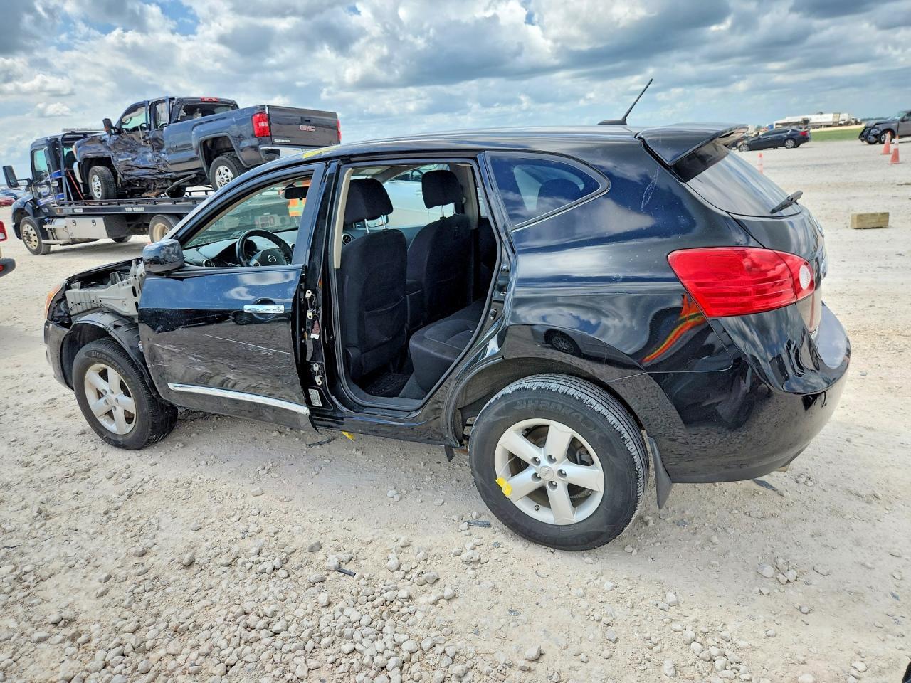 2013 Nissan Rogue S - Image 2