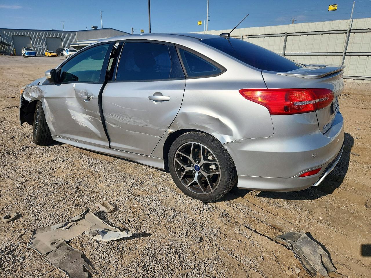 2016 Ford Focus Se - Image 2