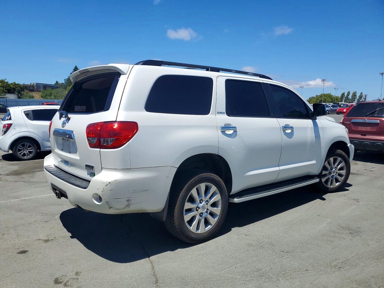 2017 Toyota Sequoia Platinum - Фото 3