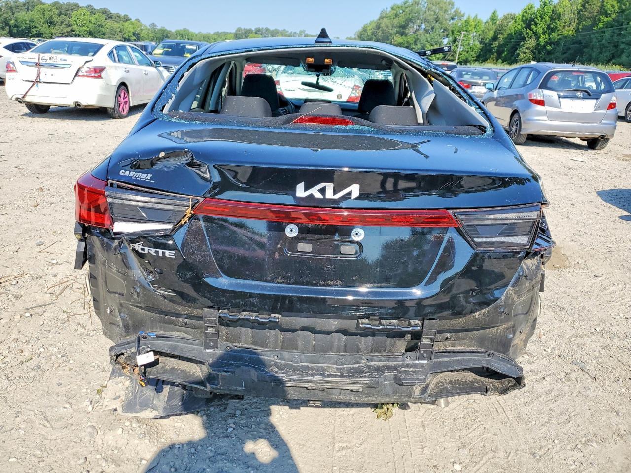 2023 Kia Forte Lxs - Image 6