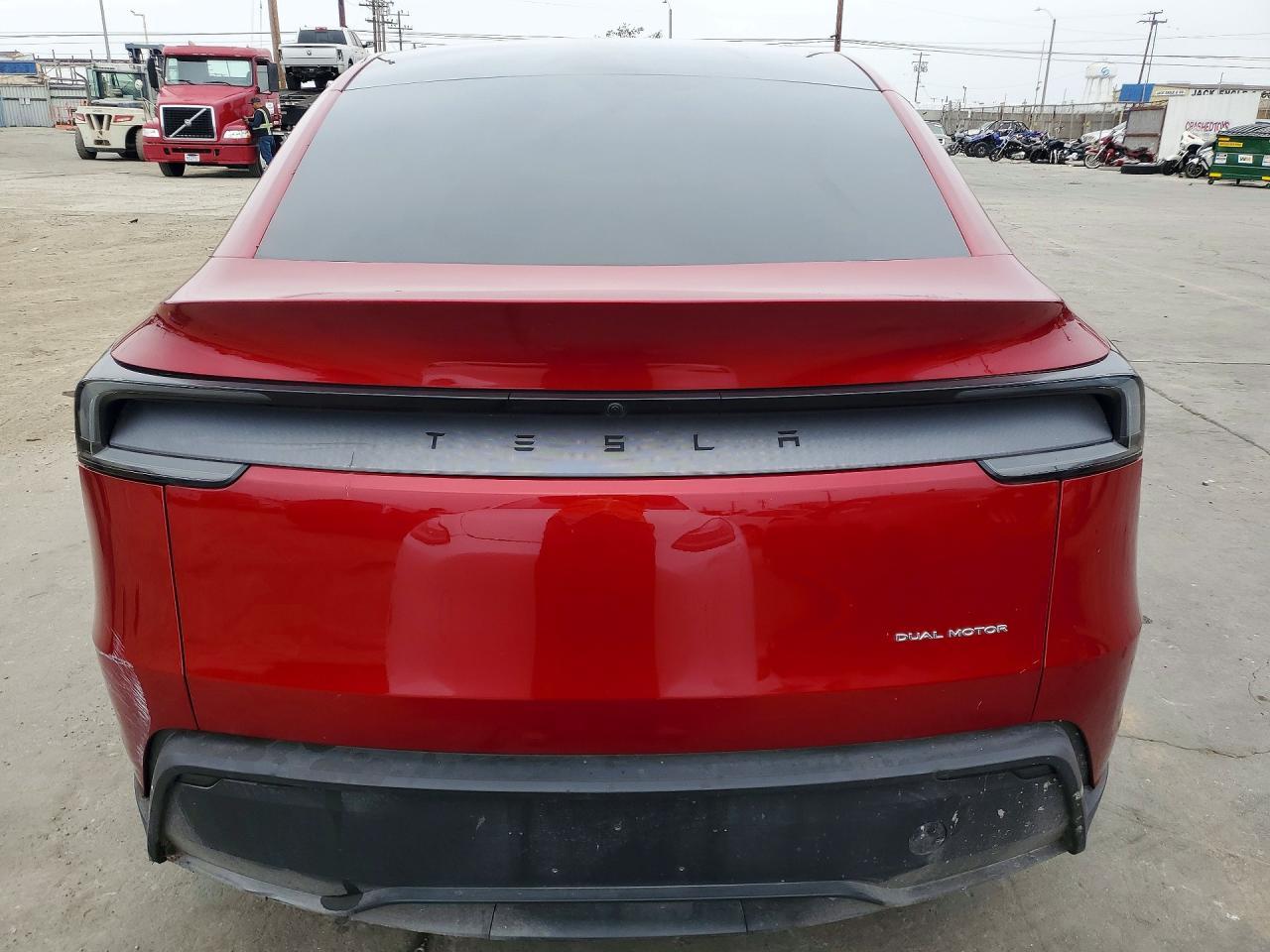 2026 Tesla Model Y - Фото 6