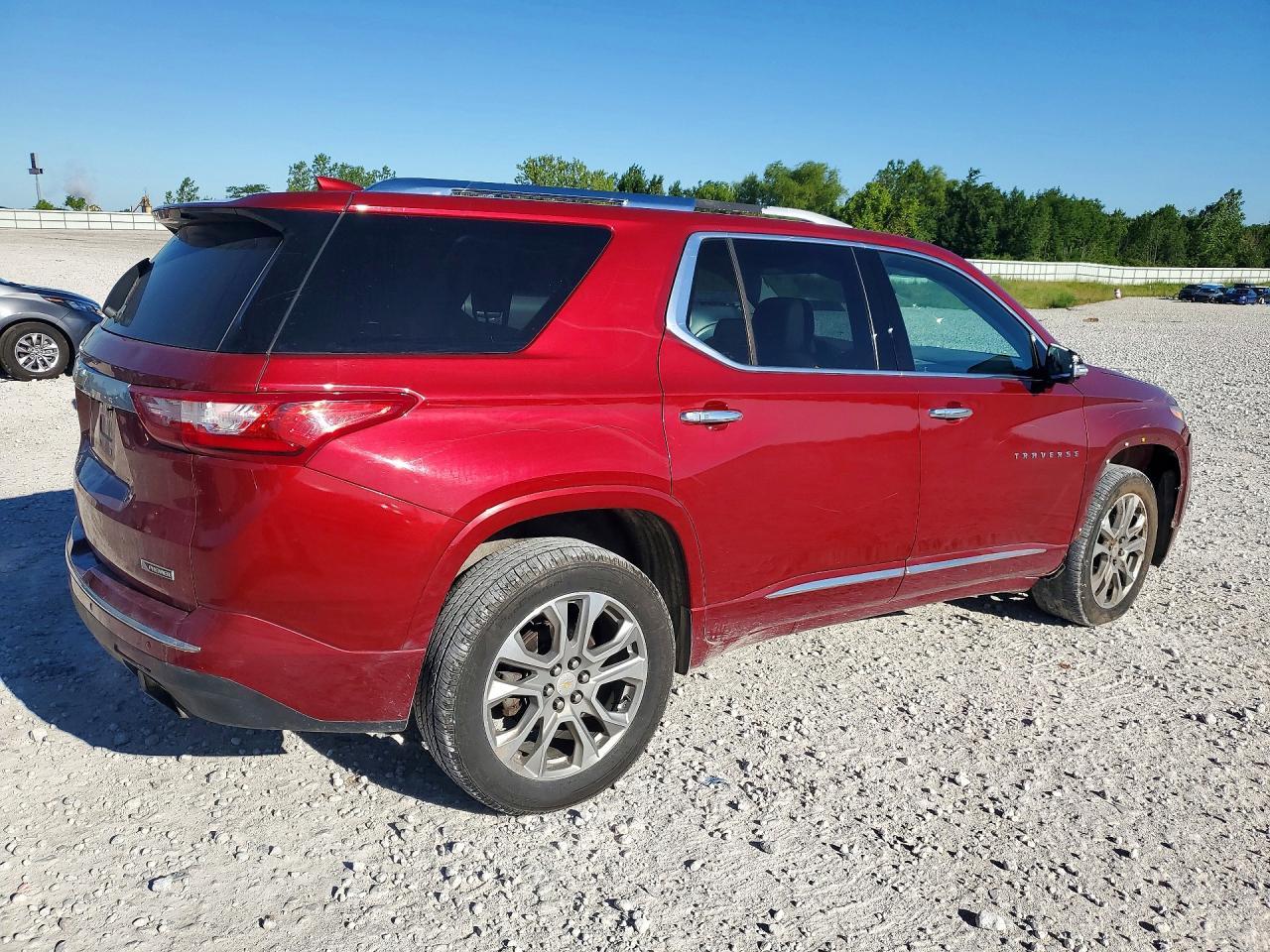 2018 Chevrolet Traverse Premier - Image 3