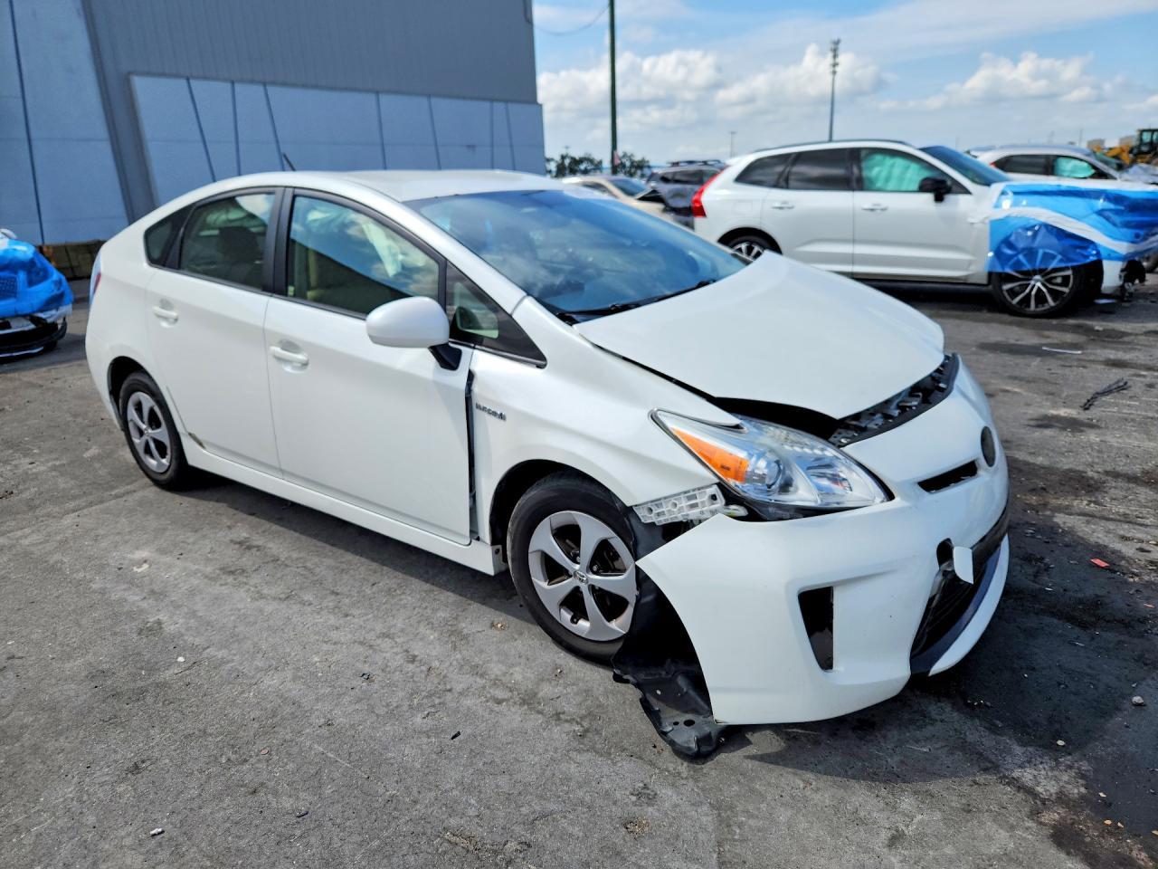 2015 Toyota Prius Four - Image 4