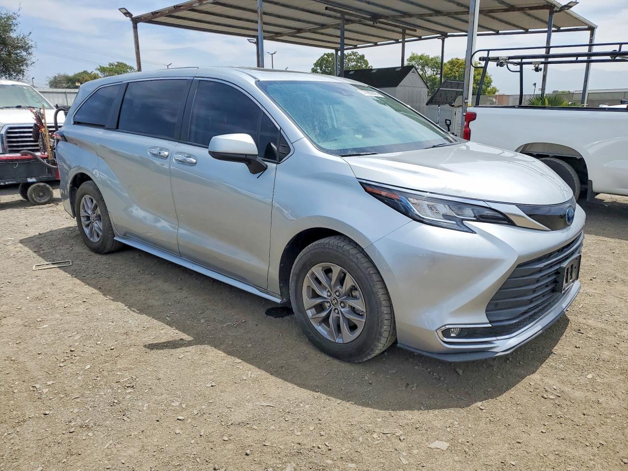 2022 Toyota Sienna Xle - Фото 4