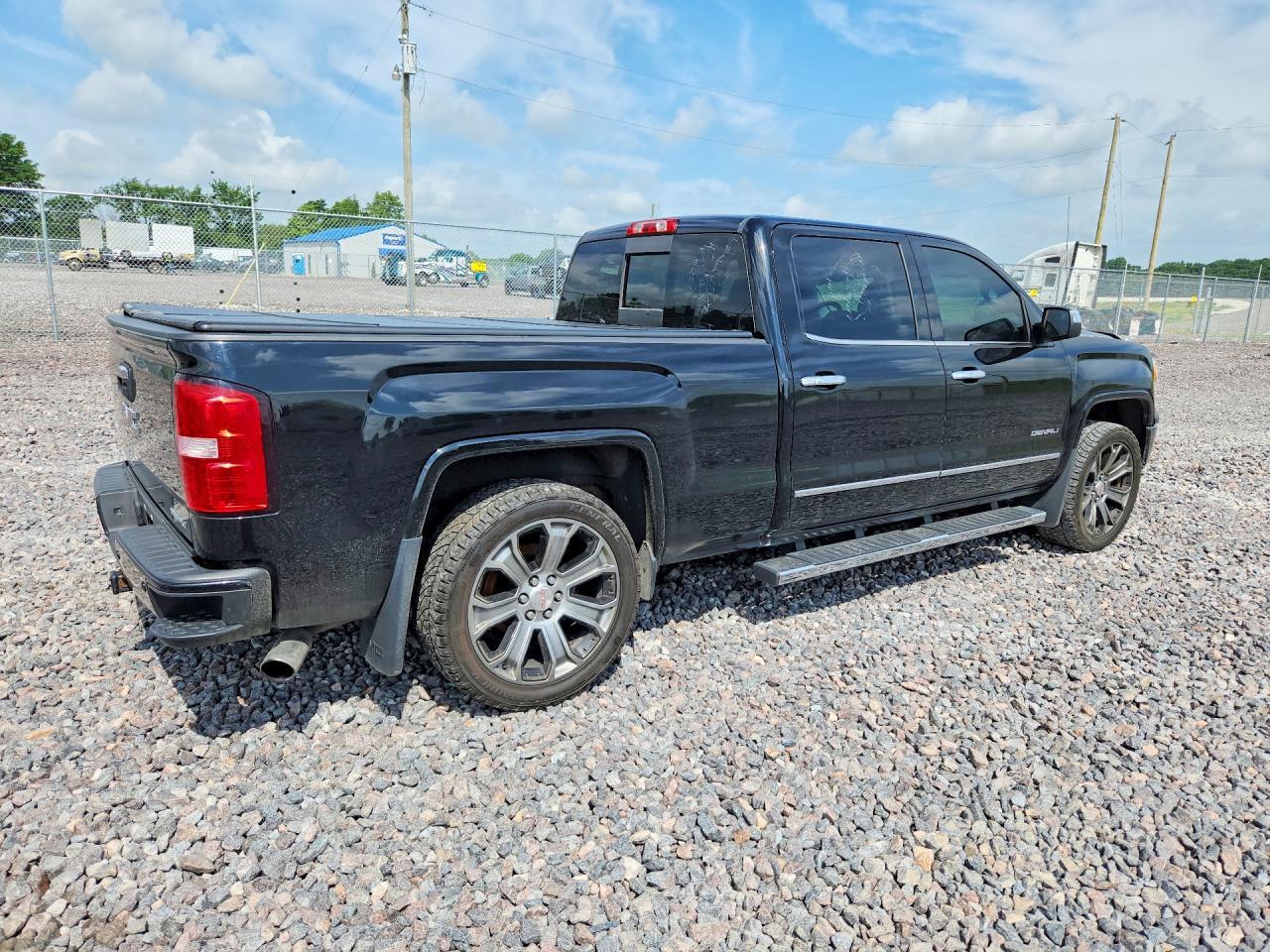 2015 GMC Sierra K1500 Denali - Image 3