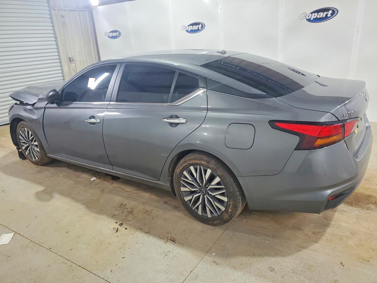 2025 Nissan Altima Sv - Image 2