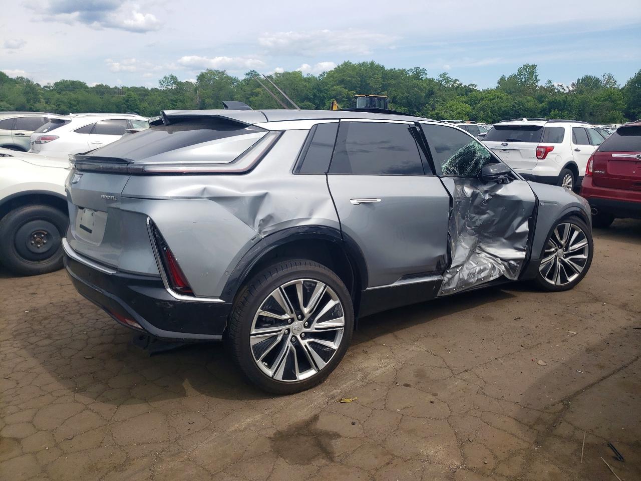2024 Cadillac Lyriq Luxury - Image 3