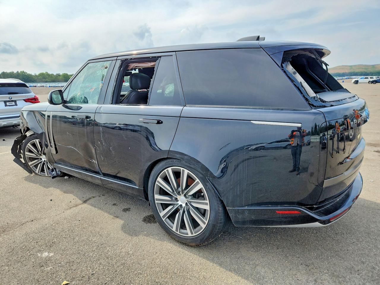 2023 Land Rover Range Rover Se - Image 2