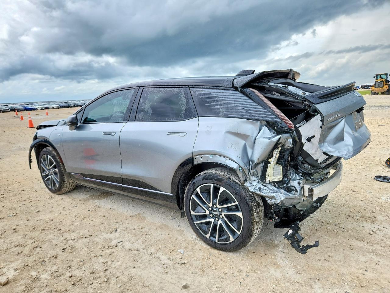 2025 Cadillac Optiq Sport - Фото 2