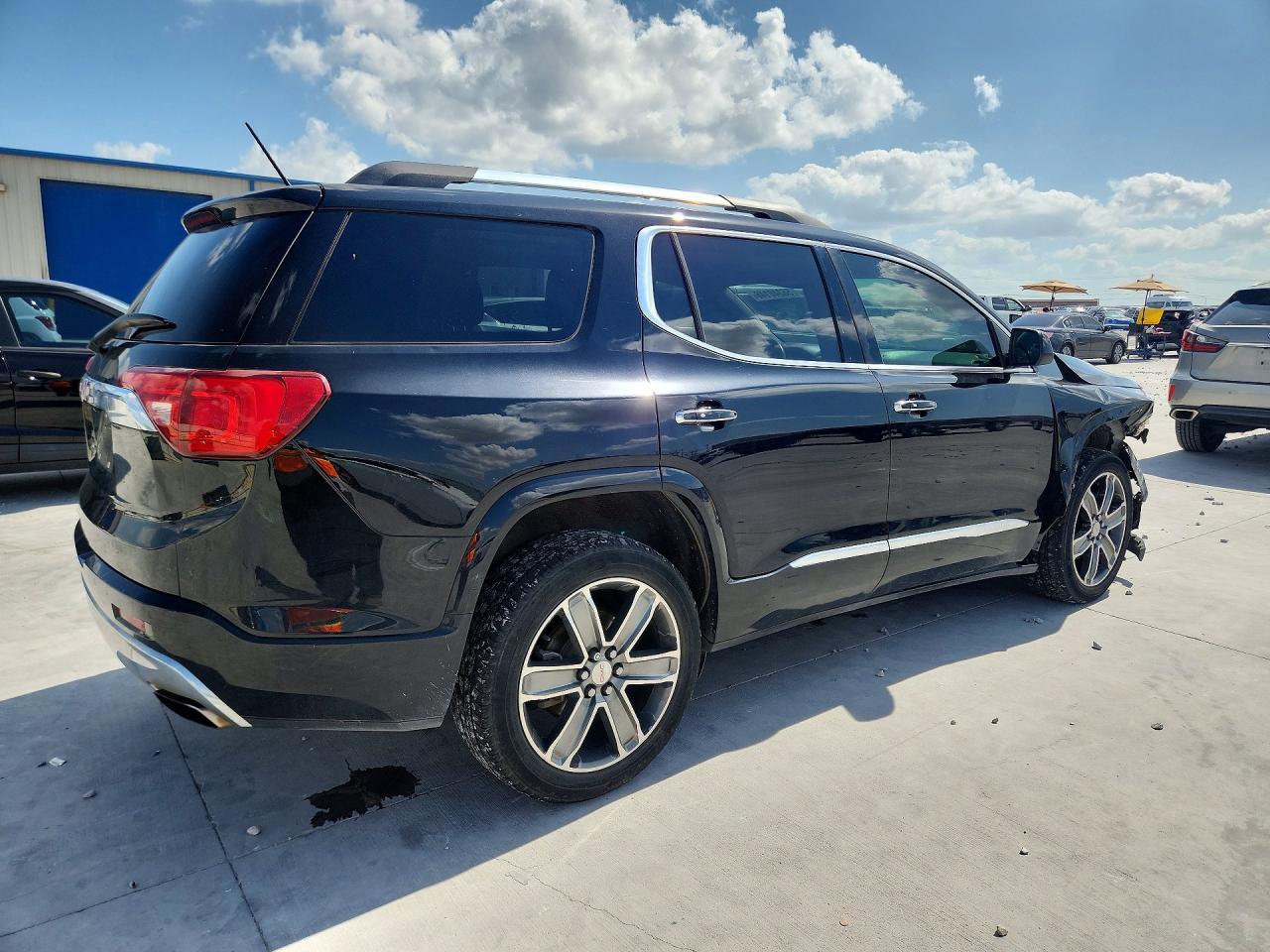 2017 GMC Acadia Denali - Image 3