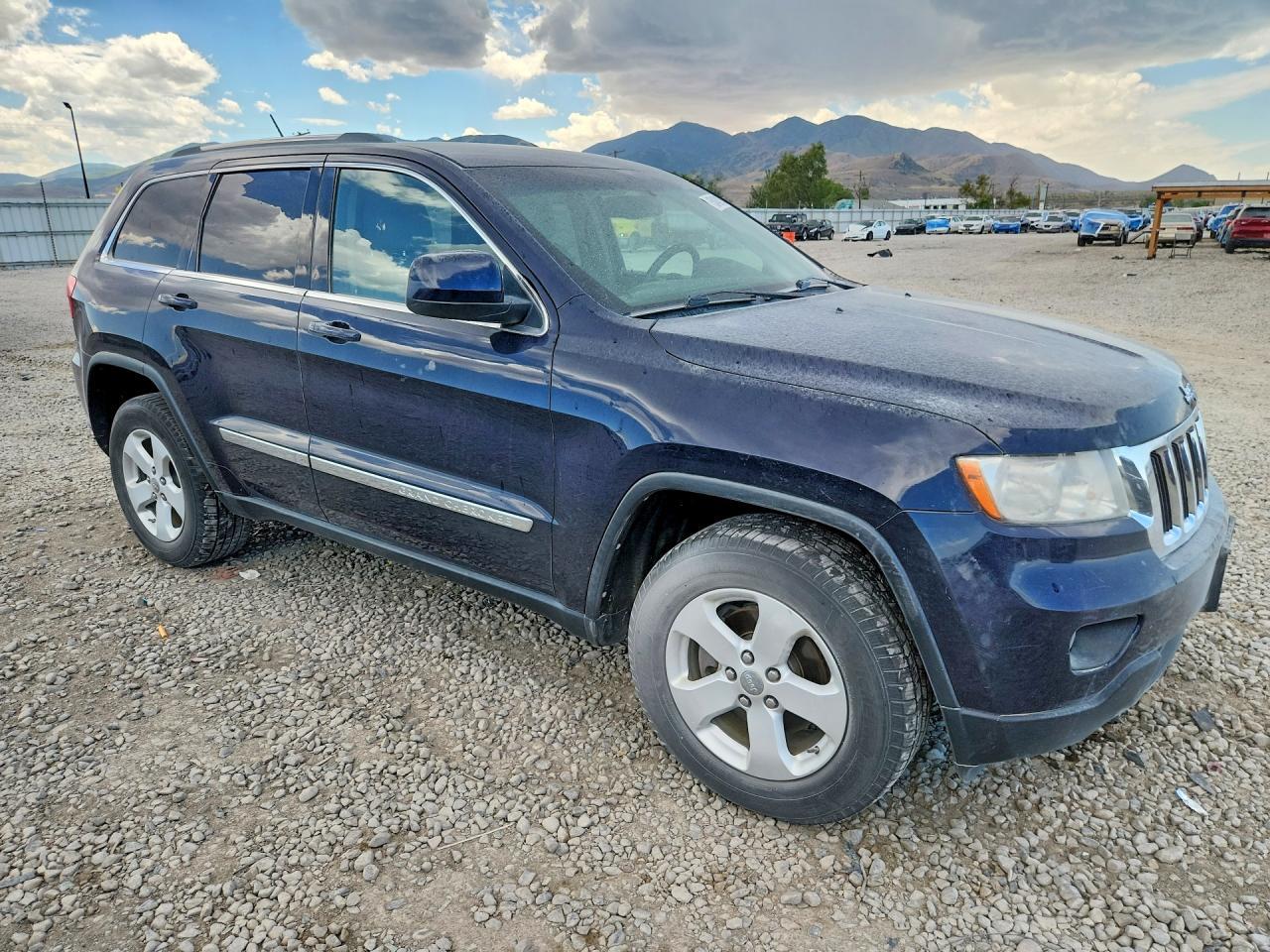 2013 Jeep Grand Cherokee Laredo - Image 4