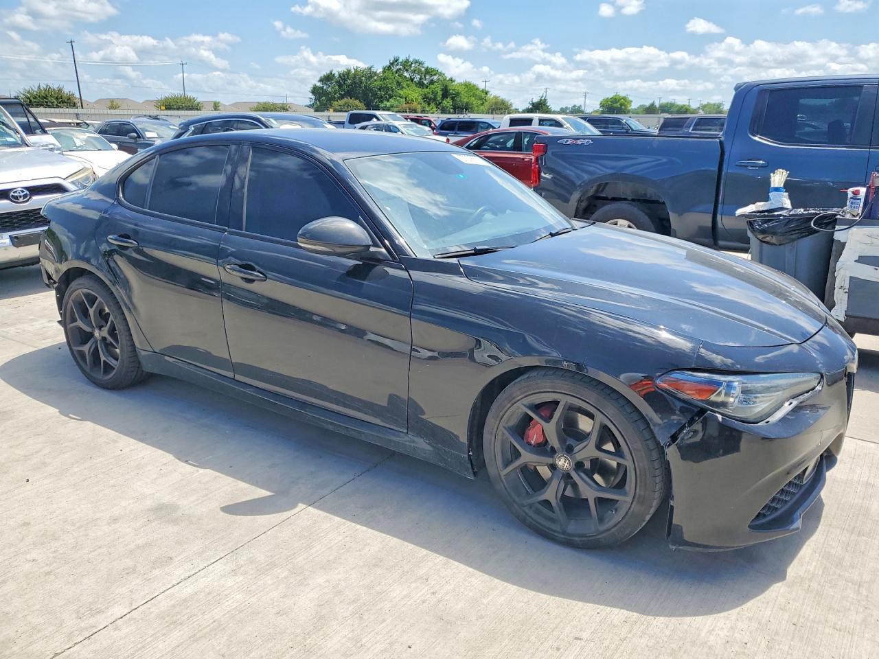 2019 Alfa Romeo Giulia - Image 4