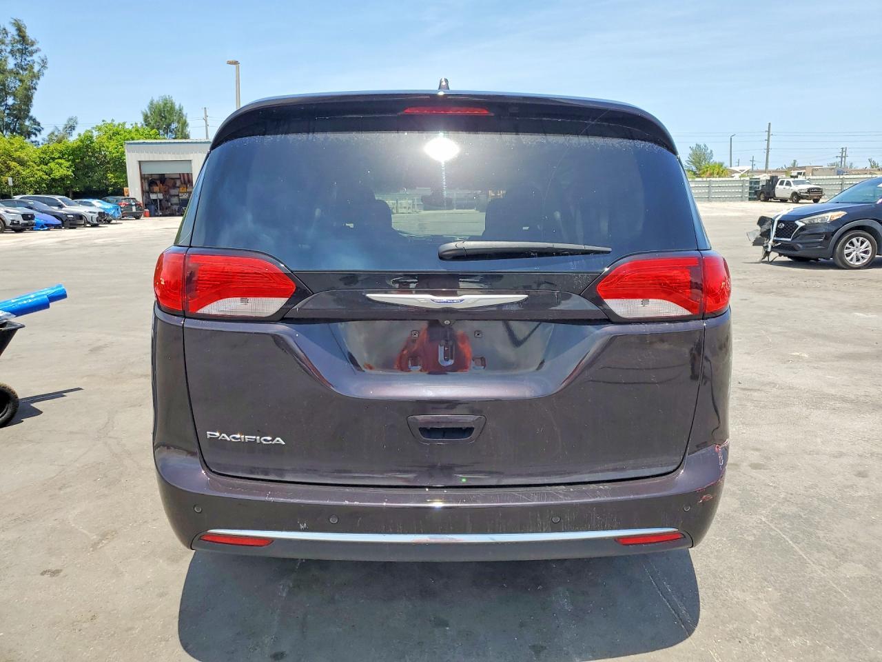 2018 Chrysler Pacifica Touring Plus - Фото 6