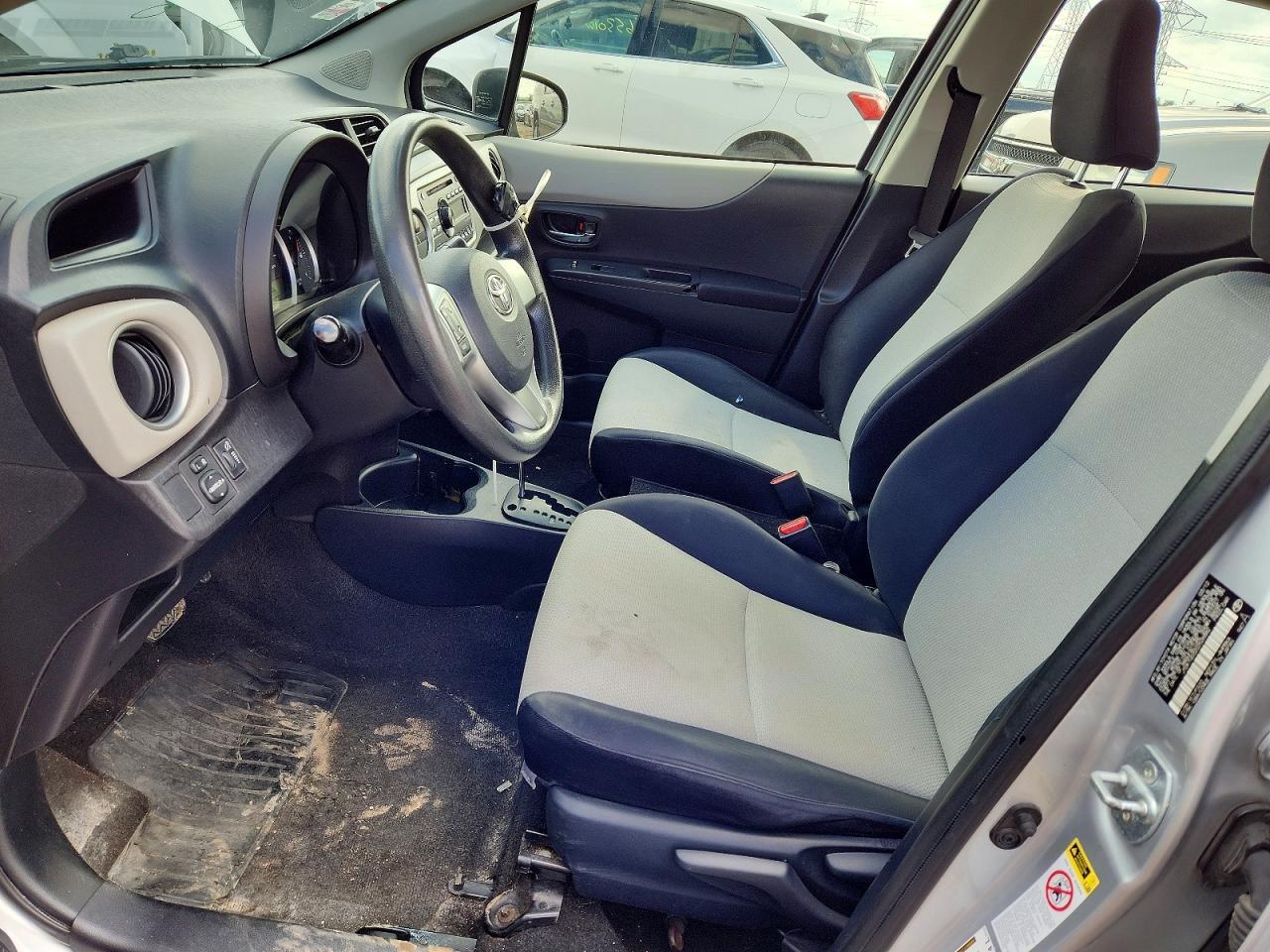 2012 Toyota Yaris 5-Door Le - Image 7