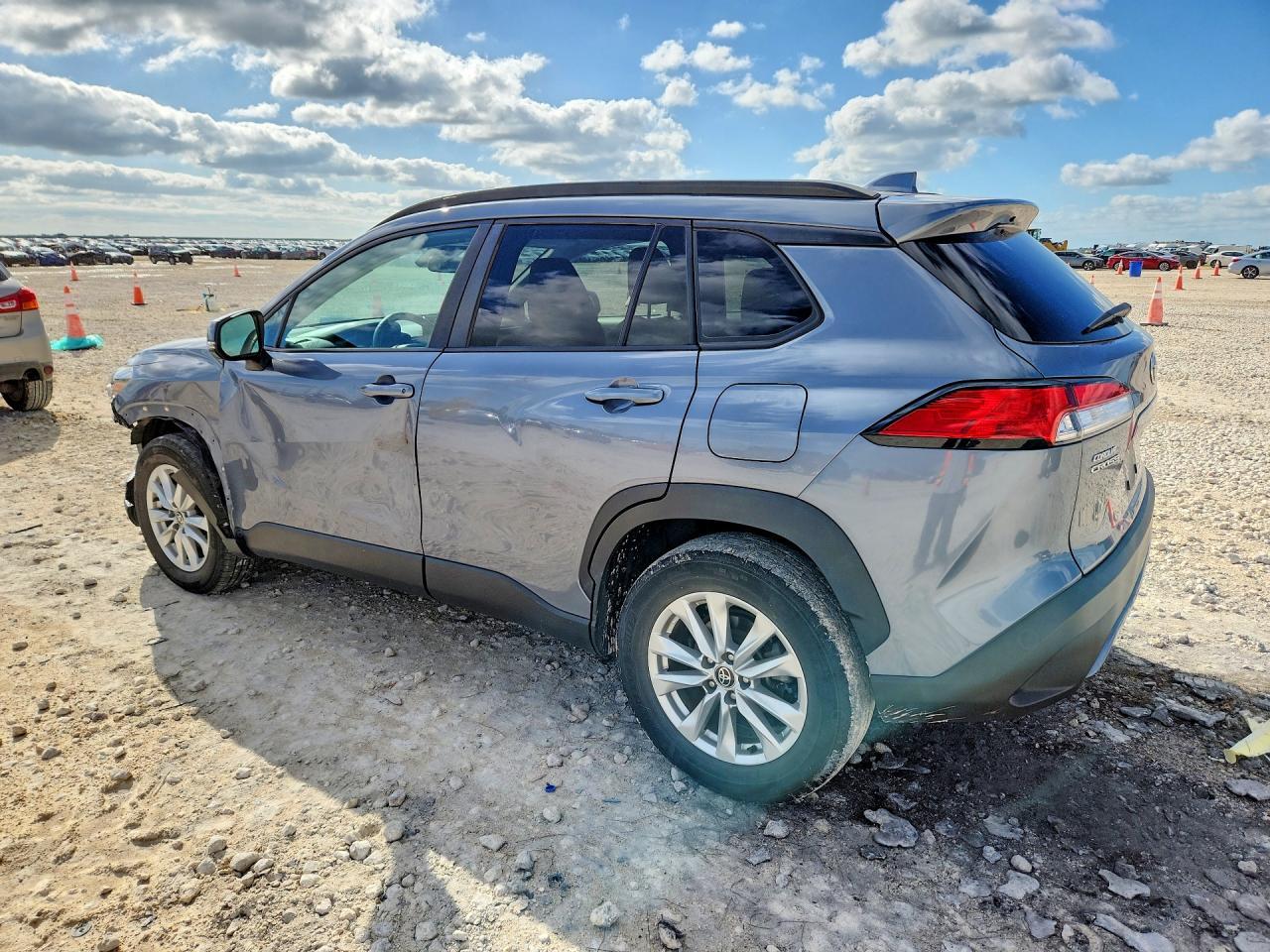 2022 Toyota Corolla Cross Le - Фото 2