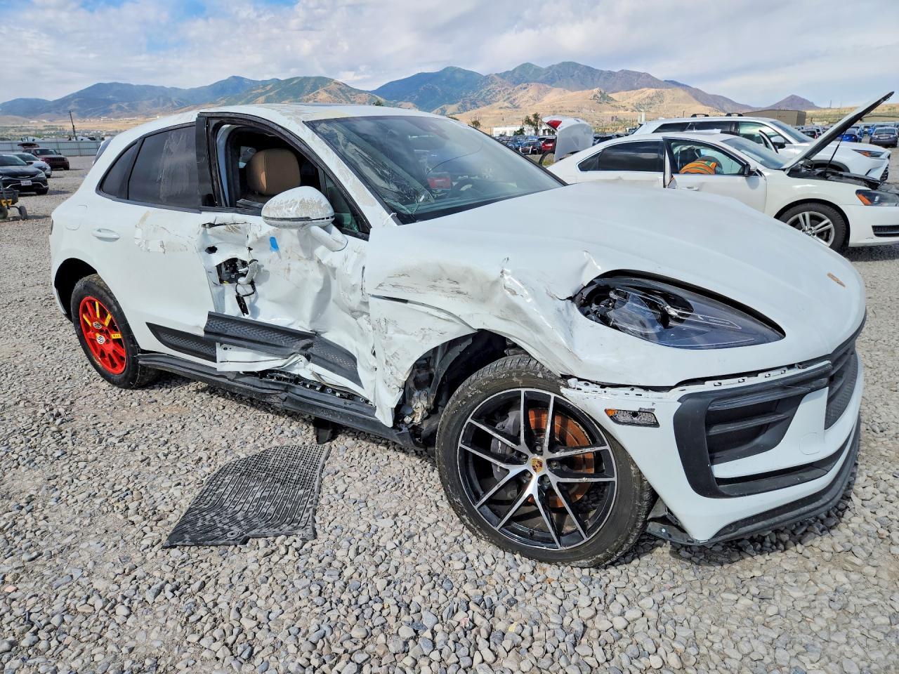 2023 Porsche Macan Base - Image 4