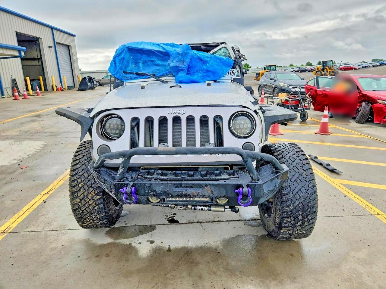2011 Jeep Wrangler Sahara - Фото 5
