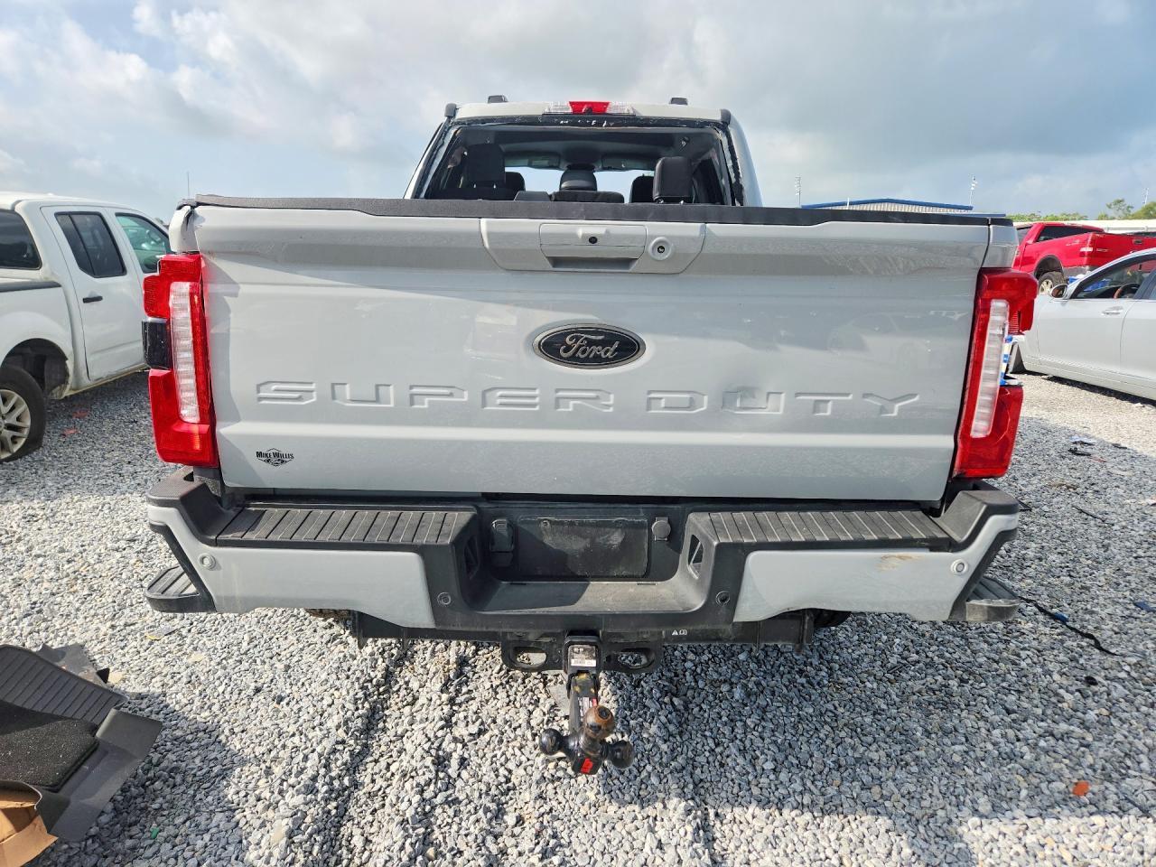 2025 Ford F250 Super Duty - Image 6