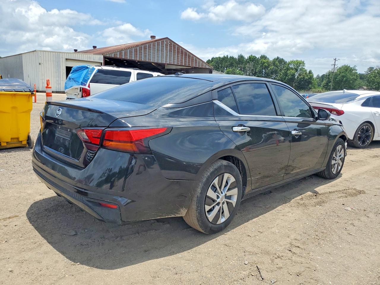 2020 Nissan Altima S - Фото 3