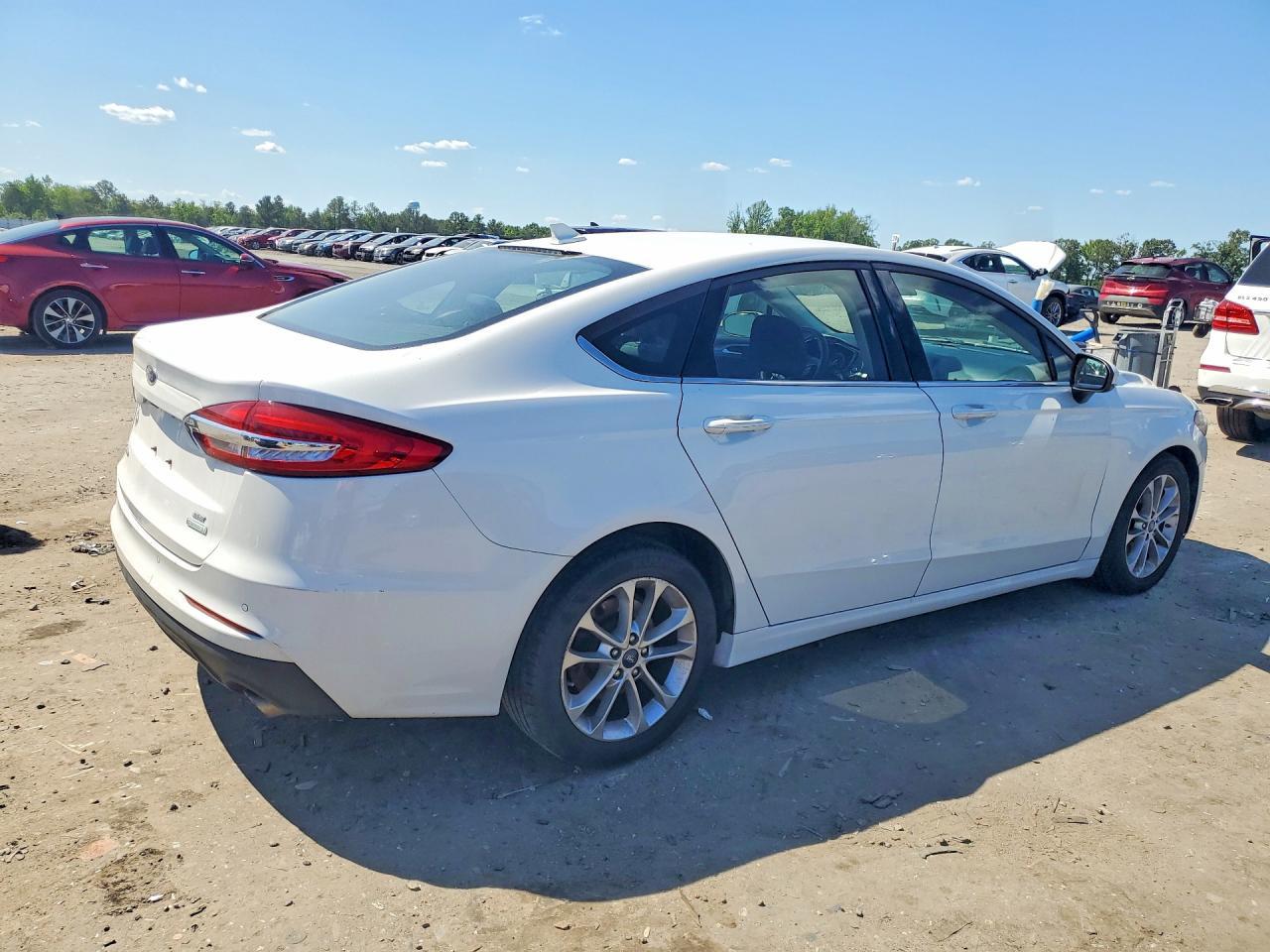 2020 Ford Fusion Se - Фото 3